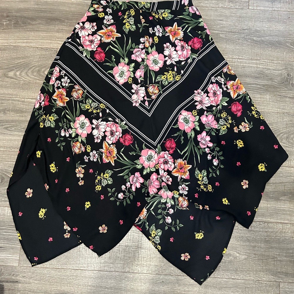 2/$25 Roz & ALI flowy midi floral skirt with handkerchief hem, size medium